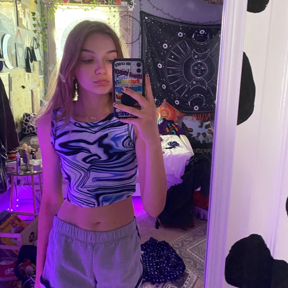 blue tank top